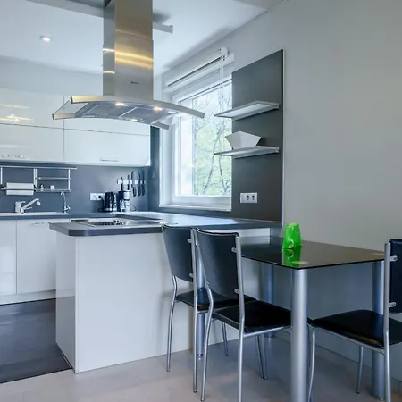 Private Apartment *